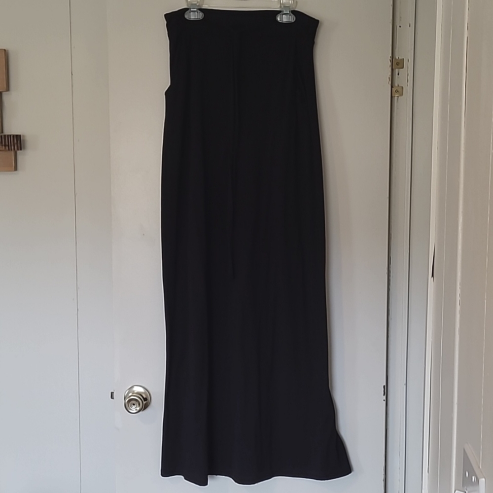 Medium black maxi skirt